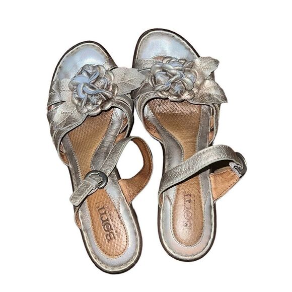 Born Gold Leather Sandals Size 8 - Picture 2 of 5